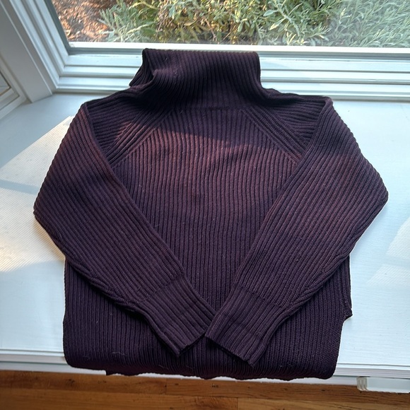 Aritzia Lin sweater - Picture 7 of 11